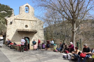 Pause pique-nique devant la chapelle de Chames